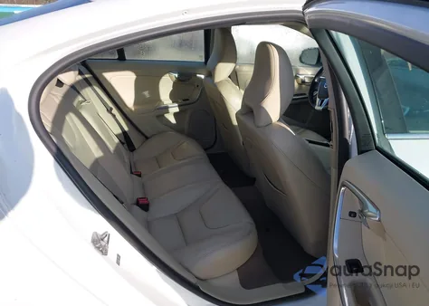 2015 Volvo S60 T5 Premier z USA, uszkodzony, nr VIN YV1612TB5F1309685